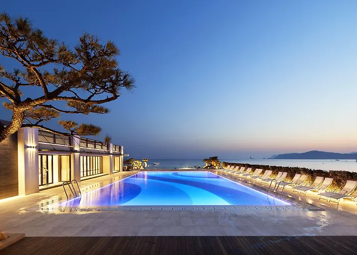 Paradise Hotel